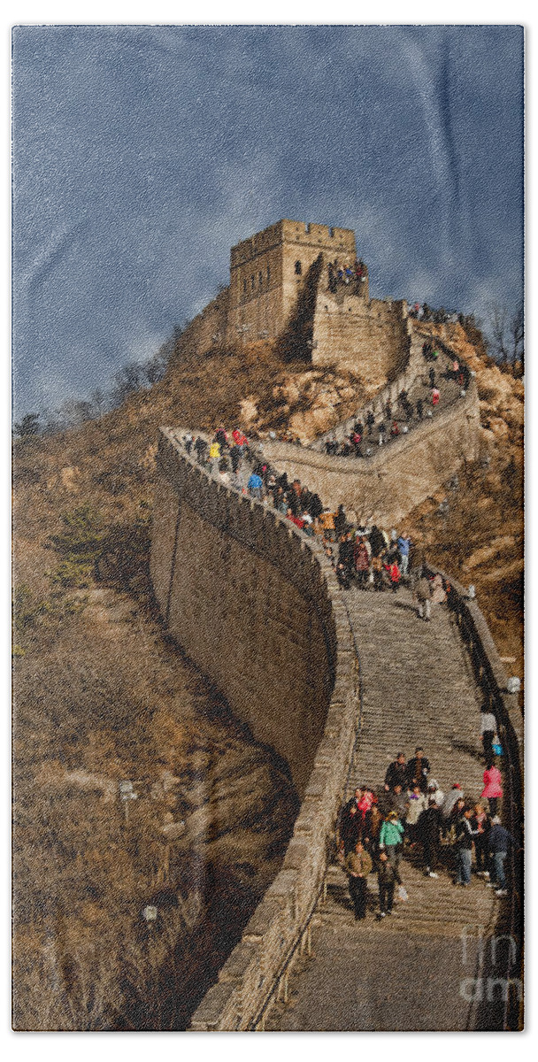 Great Wall Beach Towel featuring the photograph Great Wall o China by Shirley Mangini