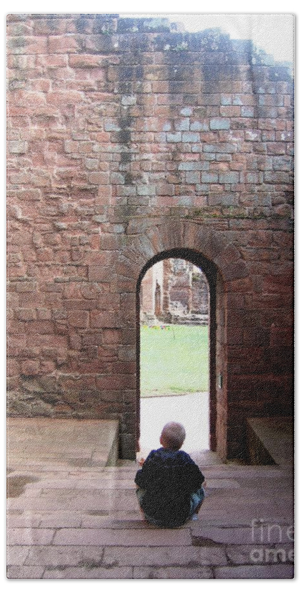 Kenilworth Castle Beach Towel featuring the photograph Imagination by Denise Railey