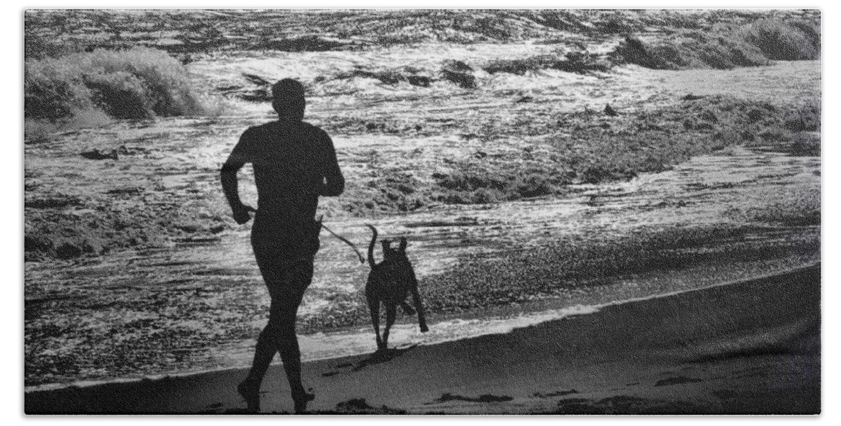 Silhouettes Beach Towel featuring the photograph Joggin Wit Dad by Robert McCubbin
