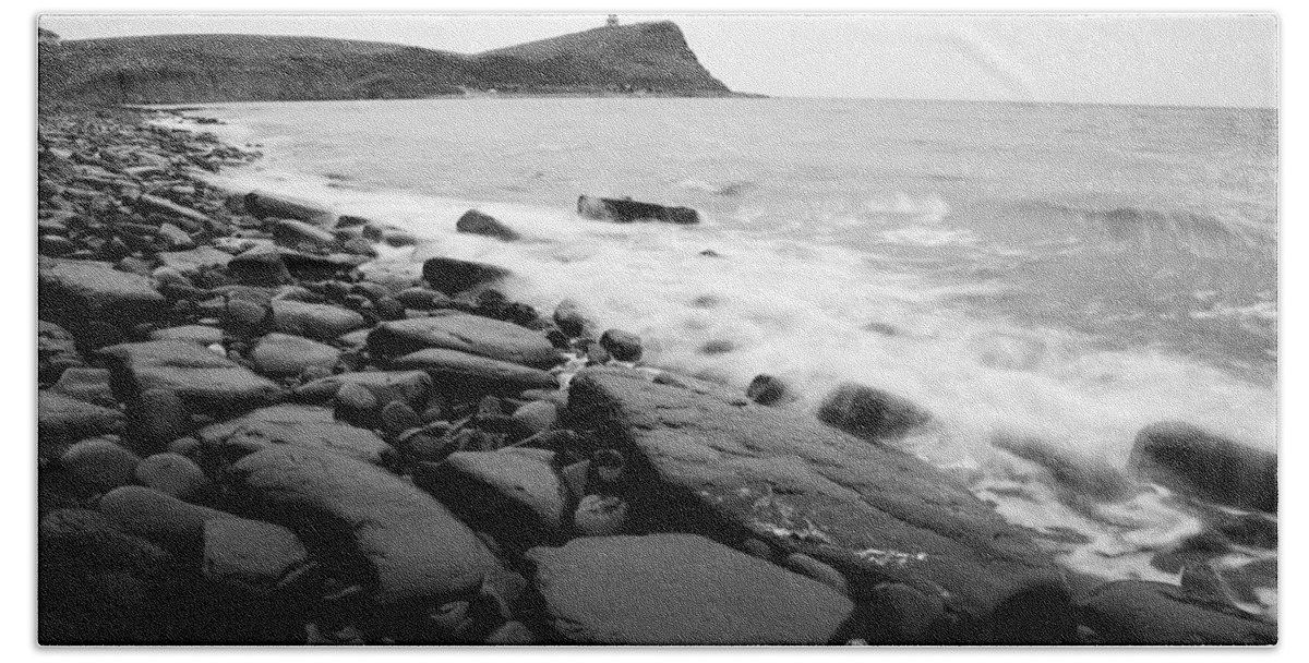 Kimmeridge Beach Sheet featuring the photograph Kimmeridge bay in black and white by Ian Middleton
