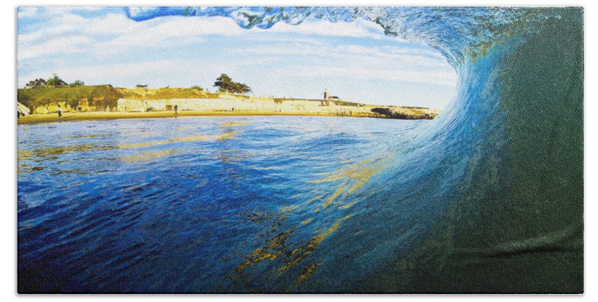 Waves Beach Towel featuring the photograph Lighthouse Wave 1 by Paul Topp