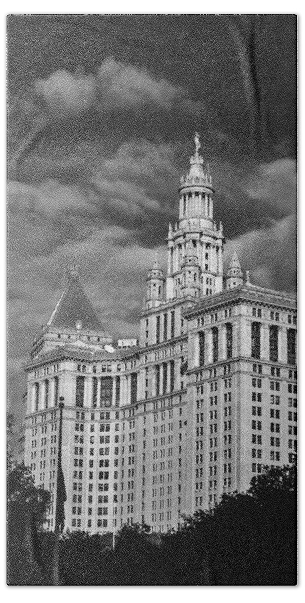New York Beach Sheet featuring the photograph New York Municipal Building - Black and White by Jatin Thakkar