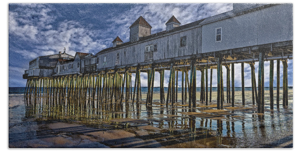 Old Orchard Beach Beach Towel featuring the photograph Old Orchard Beach Pier by Susan Candelario