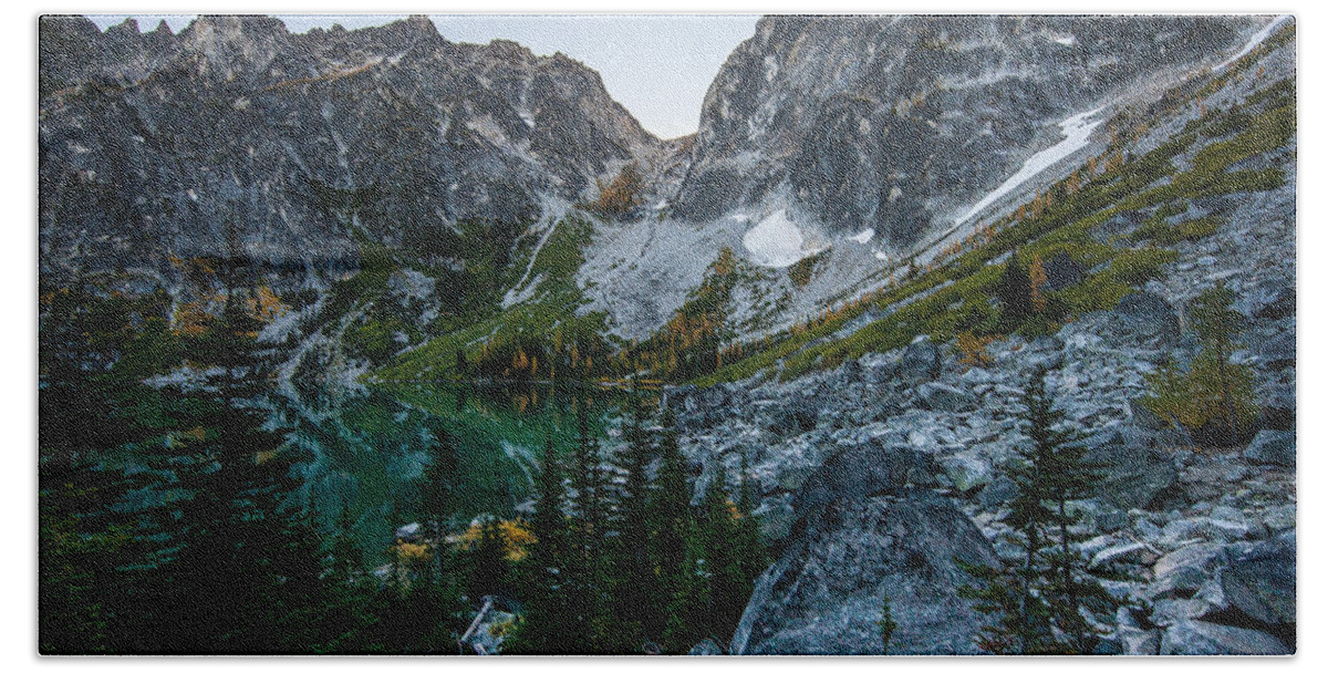 Aasgard Pass Beach Towel featuring the photograph On to Aasgard Pass by Mike Reid
