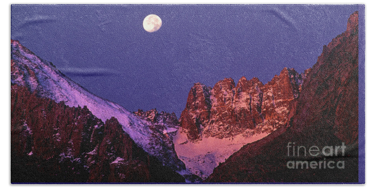 North America Beach Towel featuring the photograph Panorama Moonset Middle Palisades Glacier Eastern Sierras California by Dave Welling