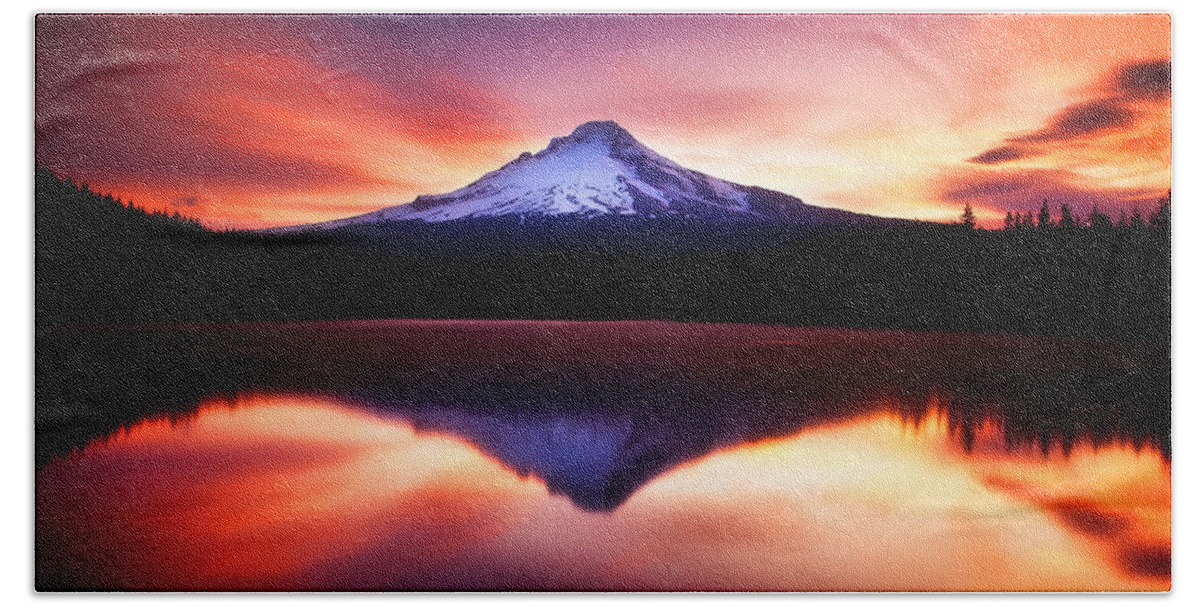 Trillium Lake Beach Towel featuring the photograph Peaceful Morning on the Lake by Darren White