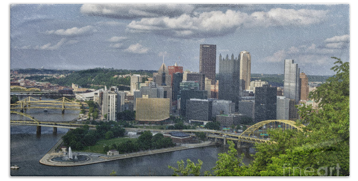 Pittsburgh Beach Towel featuring the photograph Pittsburgh, Pennsylvania by Bill Bachmann