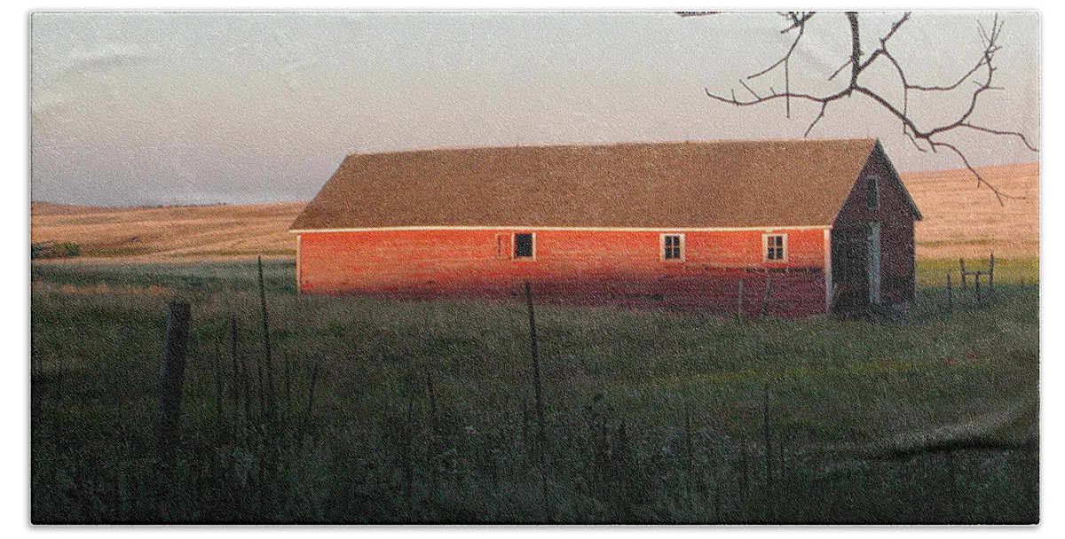 Barn Beach Towel featuring the photograph Red Granary Barn by Susie Rieple