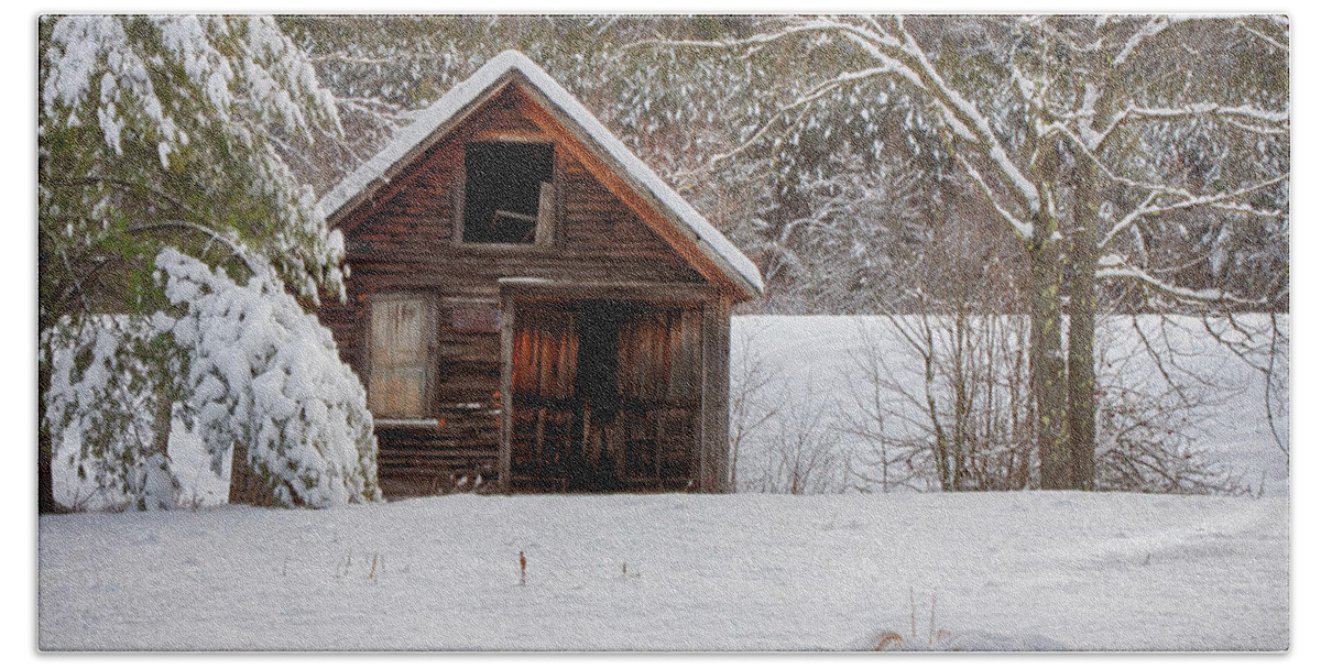  Scenic Vermont Photographs Beach Towel featuring the photograph Rustic Shack In Snow by Jeff Folger