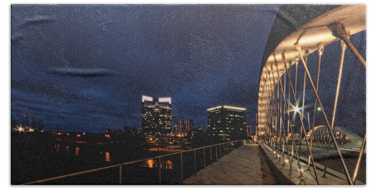 Seventh Avenue Bridge Beach Sheet featuring the photograph Seventh avenue Bridge Fort Worth by Jonathan Davison