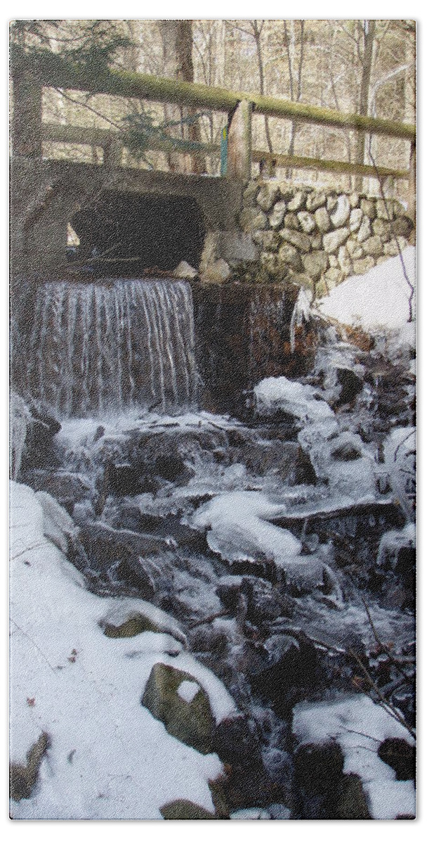 Waterfall Beach Towel featuring the photograph Spot Brook by Robert Nickologianis
