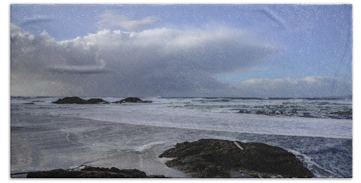 Storm Rolling In Beach Towel featuring the photograph Storm Rolling In Wickaninnish Beach by Roxy Hurtubise