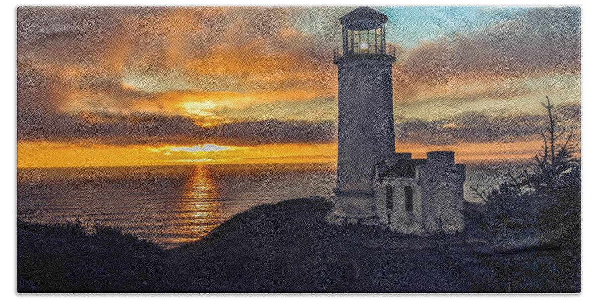 Lighthouse Beach Sheet featuring the photograph Sunset at North Head by Robert Bales