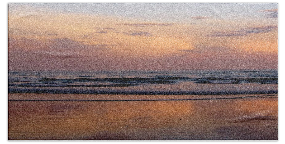 York Beach Beach Sheet featuring the photograph Sunset Over Long Sands Beach II by Michael Saunders