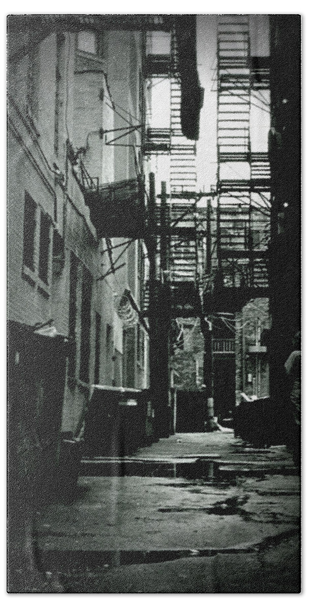 City Beach Towel featuring the photograph The Alleyway by Michelle Calkins