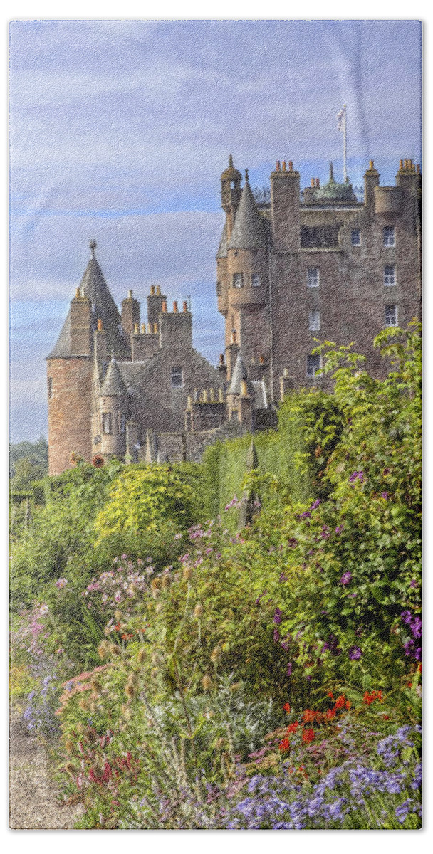 Scotland Beach Towel featuring the photograph The Garden of Glamis Castle by Jason Politte