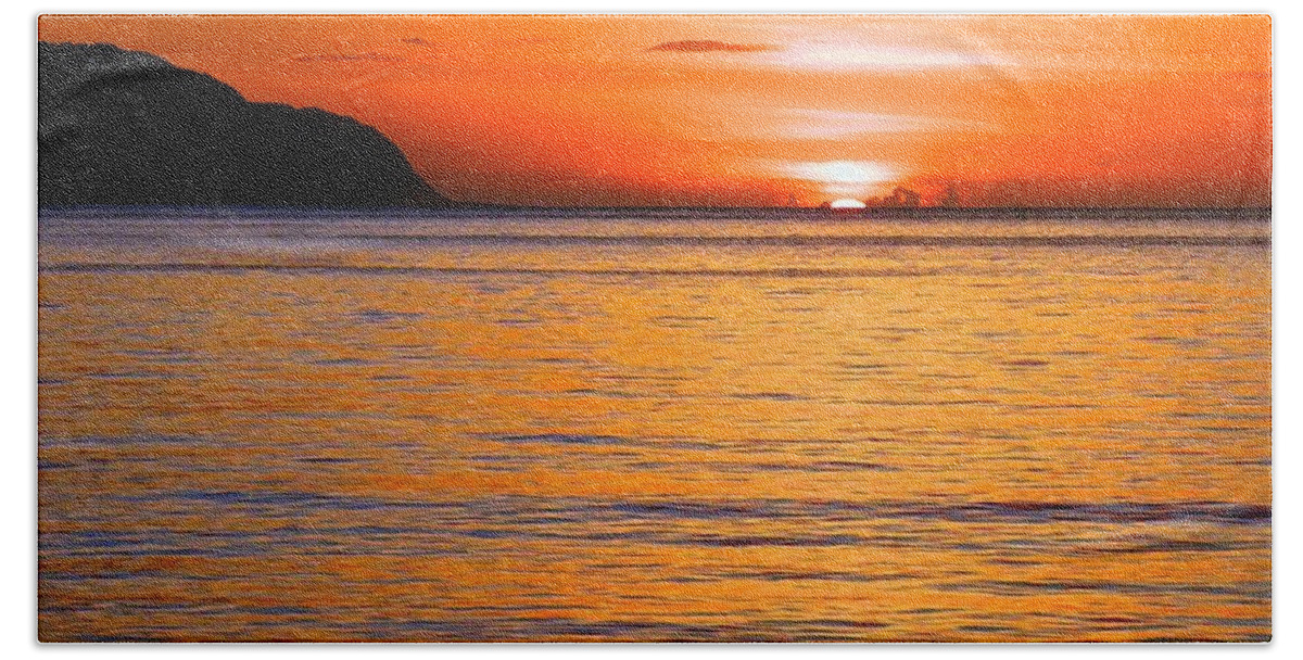 Hawaii Beach Sheet featuring the digital art Tip of the Sun by Dorlea Ho