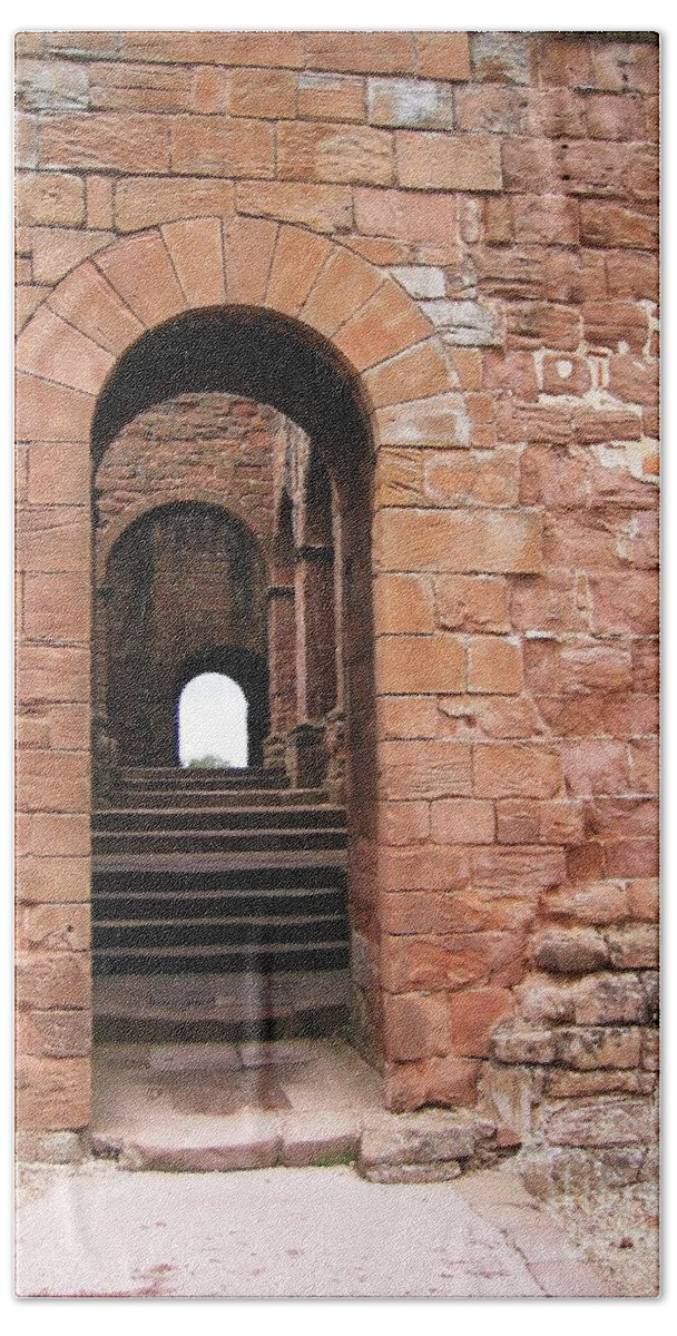Kenilworth Castle Beach Towel featuring the photograph To The Stairs by Denise Railey