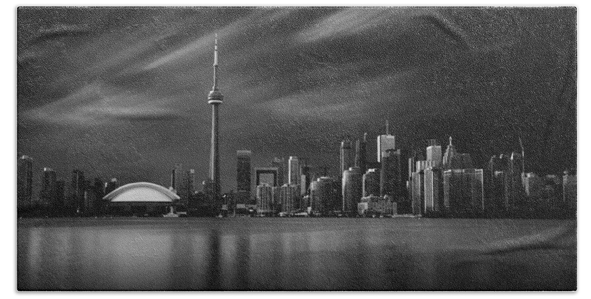 Toronto Beach Towel featuring the photograph Toronto Skyline - 8 Minutes in Toronto by Ian Good