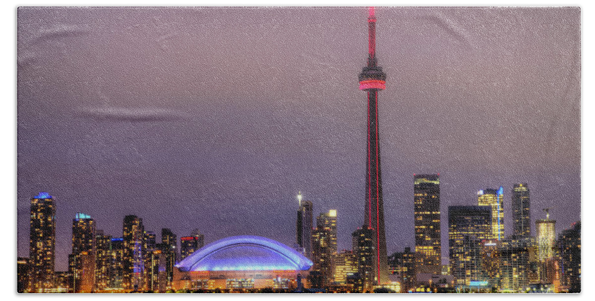 Toronto Skyline Beach Towel featuring the photograph Toronto Skyline by Shawn Everhart
