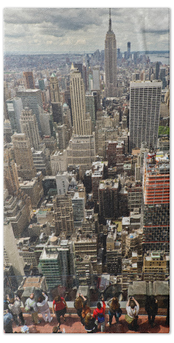 New York Beach Sheet featuring the photograph Tourists viewing Downtown Manhattan by Gary Eason