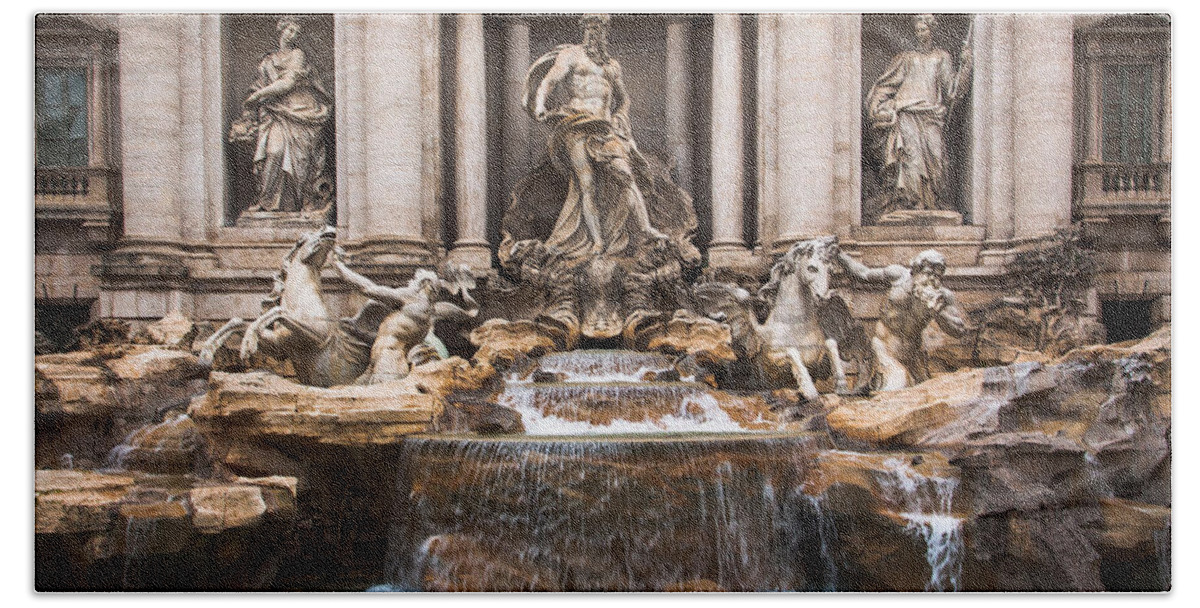 Europe Beach Towel featuring the photograph Trevi Fountain by John Wadleigh