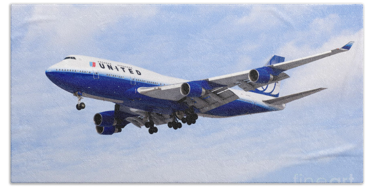747 Beach Towel featuring the photograph United Airlines Boeing 747 Airplane Flying by Paul Velgos