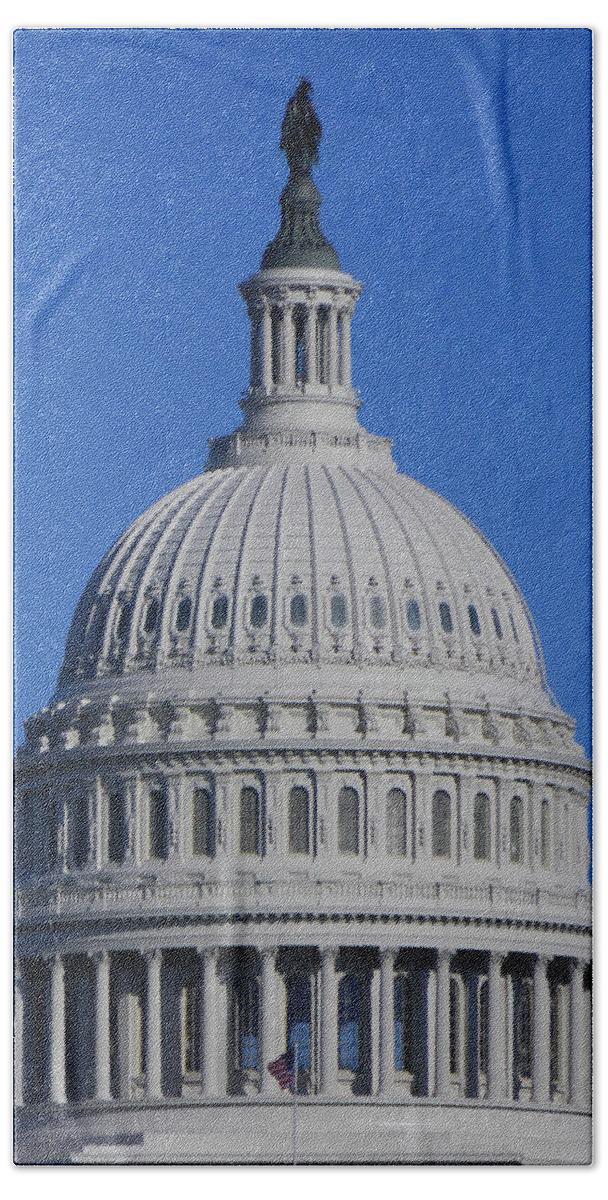 Us Capitol Dome Beach Towel featuring the photograph US Capitol Dome by Emmy Vickers