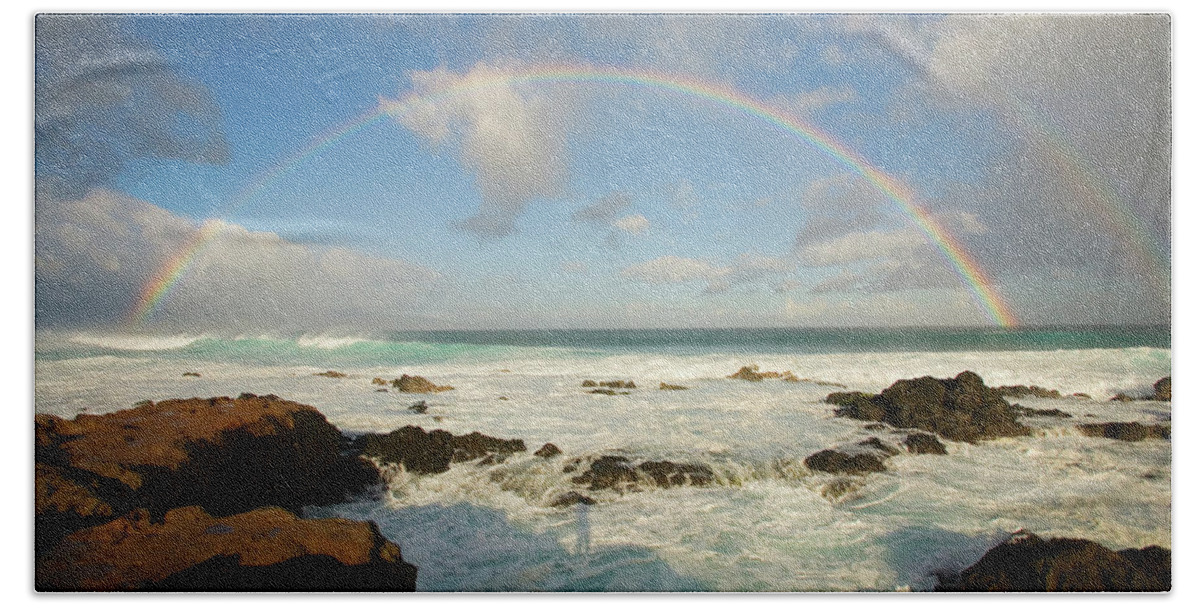 Arch Beach Towel featuring the photograph Usa, Hawaii, Rainbow Offshore by Ron Dahlquist