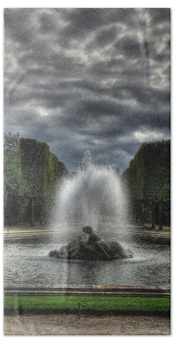Versailles Fountain Beach Towel featuring the photograph Versailles Fountain by Michael Kirk