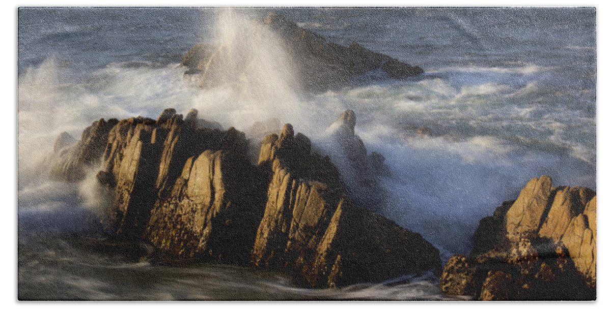 Feb0514 Beach Towel featuring the photograph Wave Breaking California by Hiroya Minakuchi