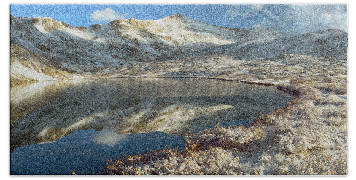 00175572 Beach Towel featuring the photograph Geissler Mountain And Linkins Lake #1 by Tim Fitzharris