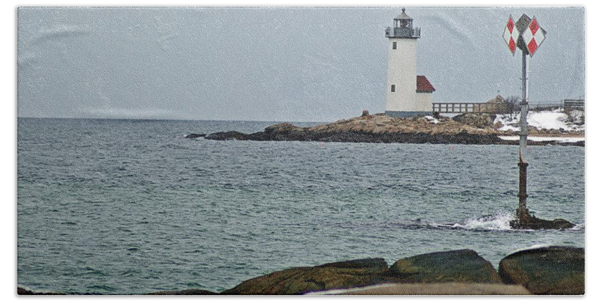 Annisquam Beach Towel featuring the photograph Annisquam Lighthouse by Joe Faherty