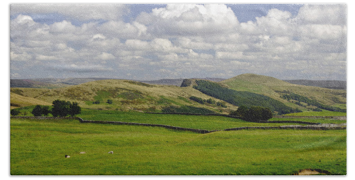 Derbyshire Beach Towel featuring the photograph Hope Valley from Winnats Head by Rod Johnson