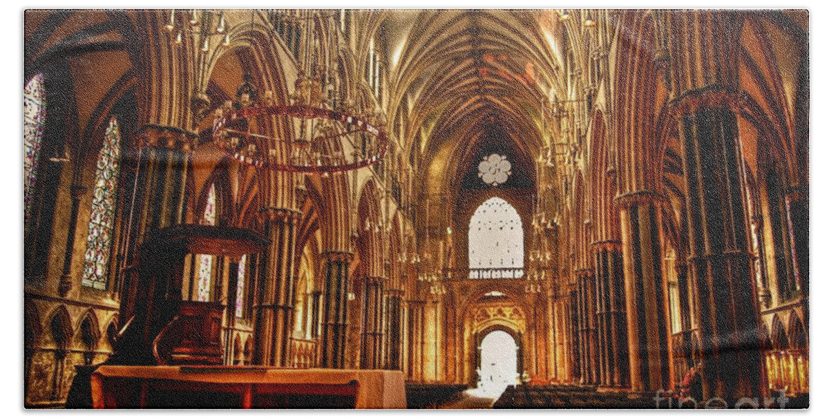 Yhun Suarez Beach Towel featuring the photograph Lincoln Cathedral Altar And Nave by Yhun Suarez