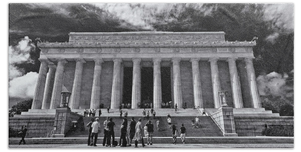 Abraham Lincoln Beach Towel featuring the photograph Lincoln Memorial in Black and White by Lori Coleman