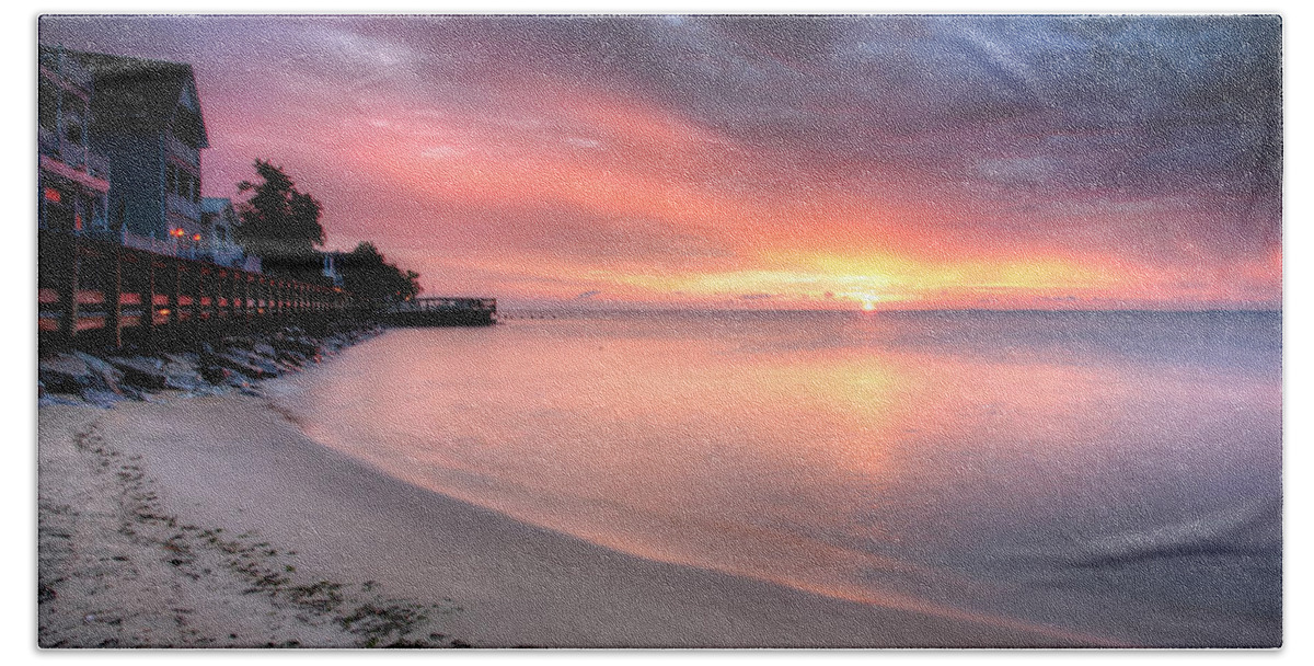 Sunrise Beach Sheet featuring the photograph Rise N Shine My Friends by Edward Kreis