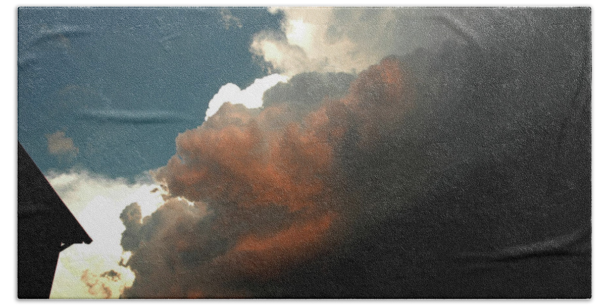 Usa Beach Towel featuring the photograph Storm Approaches by LeeAnn McLaneGoetz McLaneGoetzStudioLLCcom