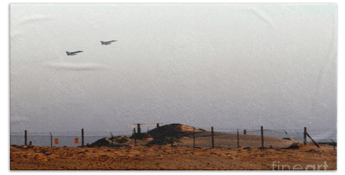 Usa Beach Sheet featuring the photograph Takeoff by Henrik Lehnerer