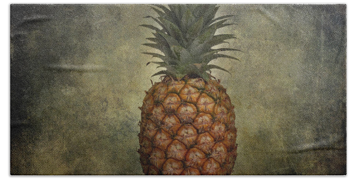  Jerry Cordeiro Photographs Beach Sheet featuring the photograph The Pineapple by J C