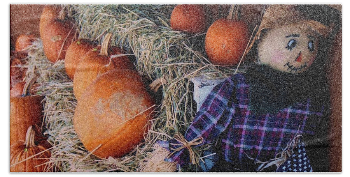 Pumpkin Beach Sheet featuring the photograph The shy Pumpkin-man by John Scates