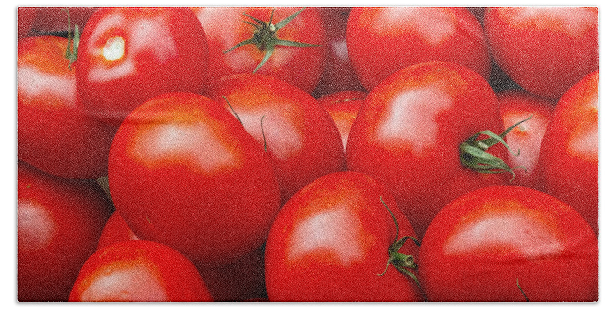 Tomato Beach Sheet featuring the photograph Tomatos by David Freuthal