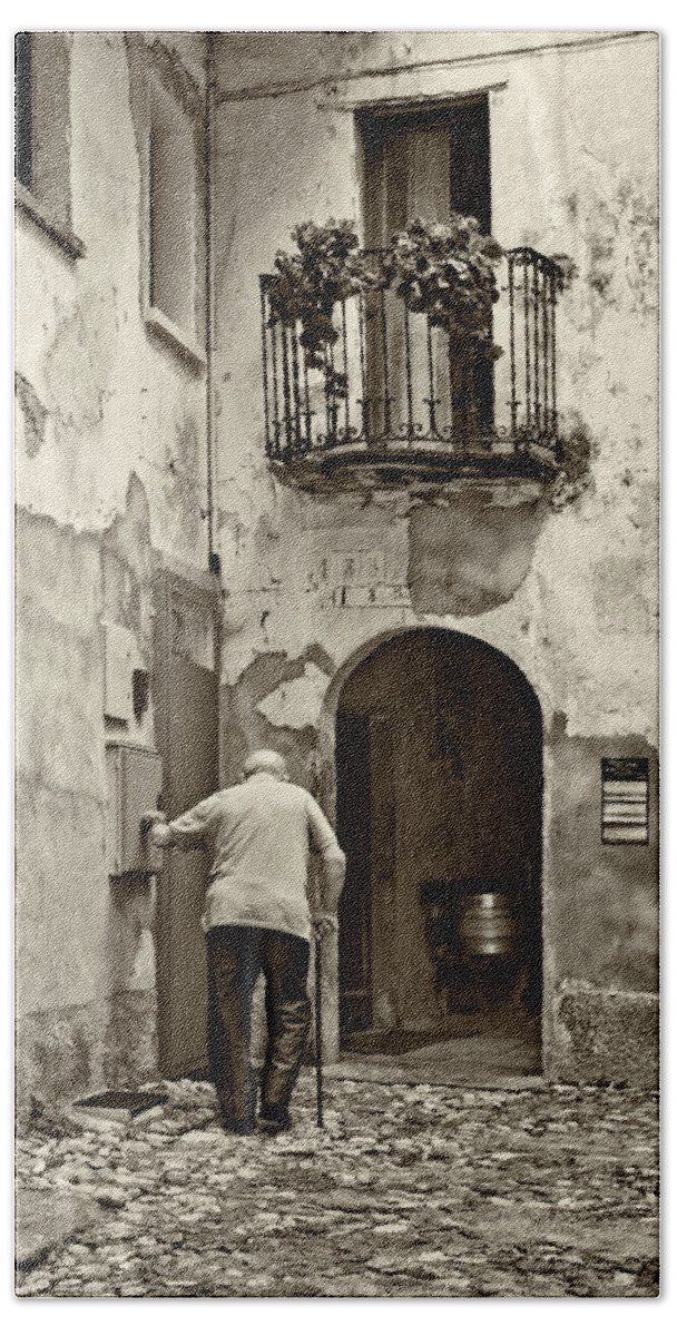 Arcumeggia Beach Towel featuring the photograph Toward home by Roberto Pagani