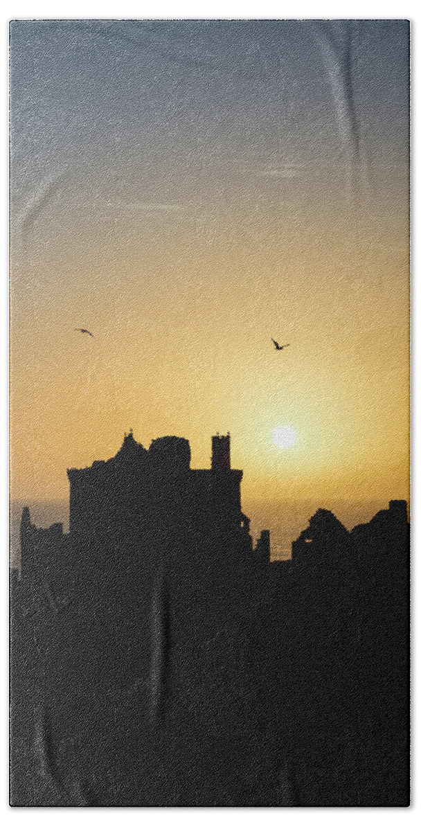 Dunnottar Beach Sheet featuring the photograph Dunnottar Castle Sunrise #1 by Veli Bariskan