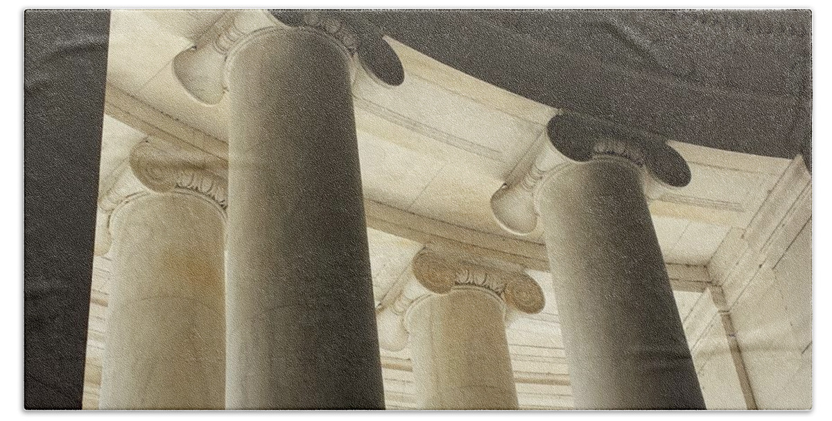 Declaration Of Independence Beach Towel featuring the photograph Jefferson Memorial Architecture #1 by Kenny Glover