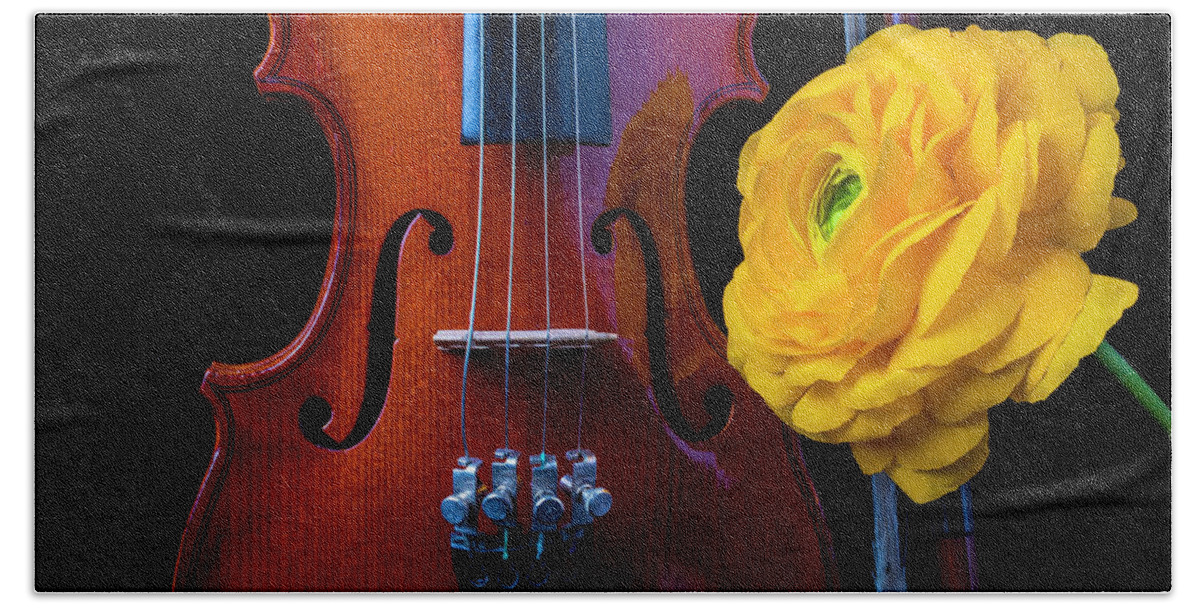 Violin Beach Towel featuring the photograph Violin And Ranunculus #1 by Garry Gay