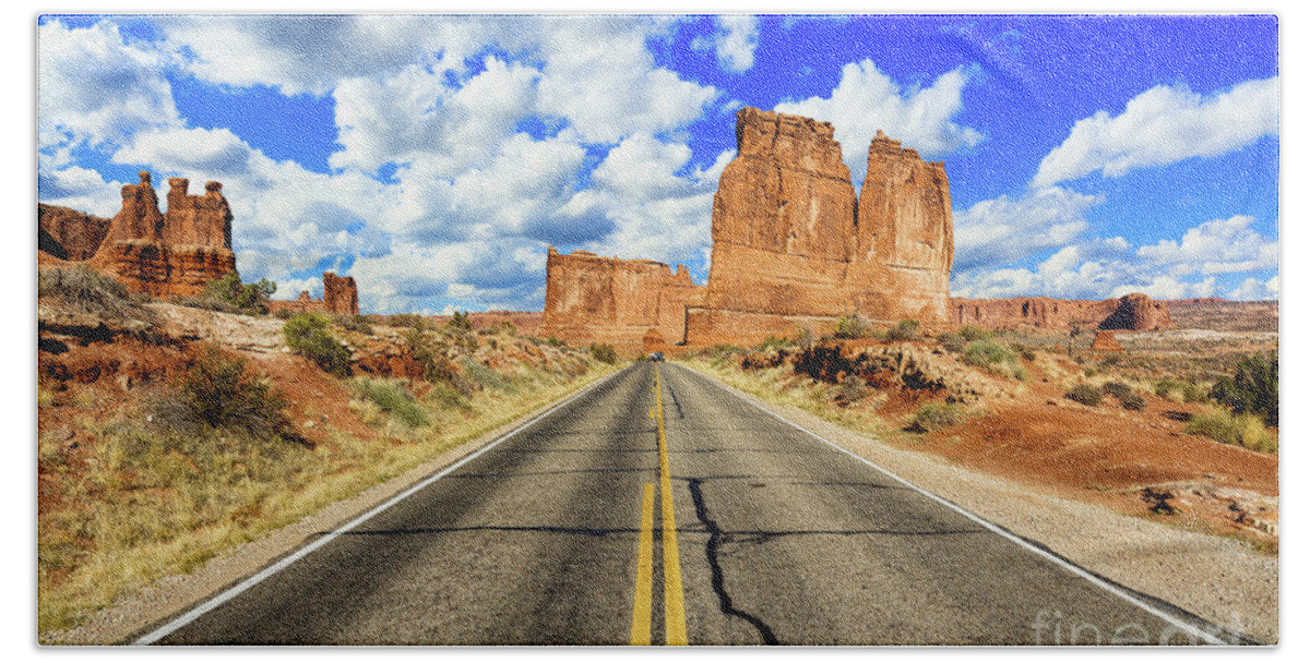 Arches National Park Beach Towel featuring the photograph Arches National Park #19 by Raul Rodriguez