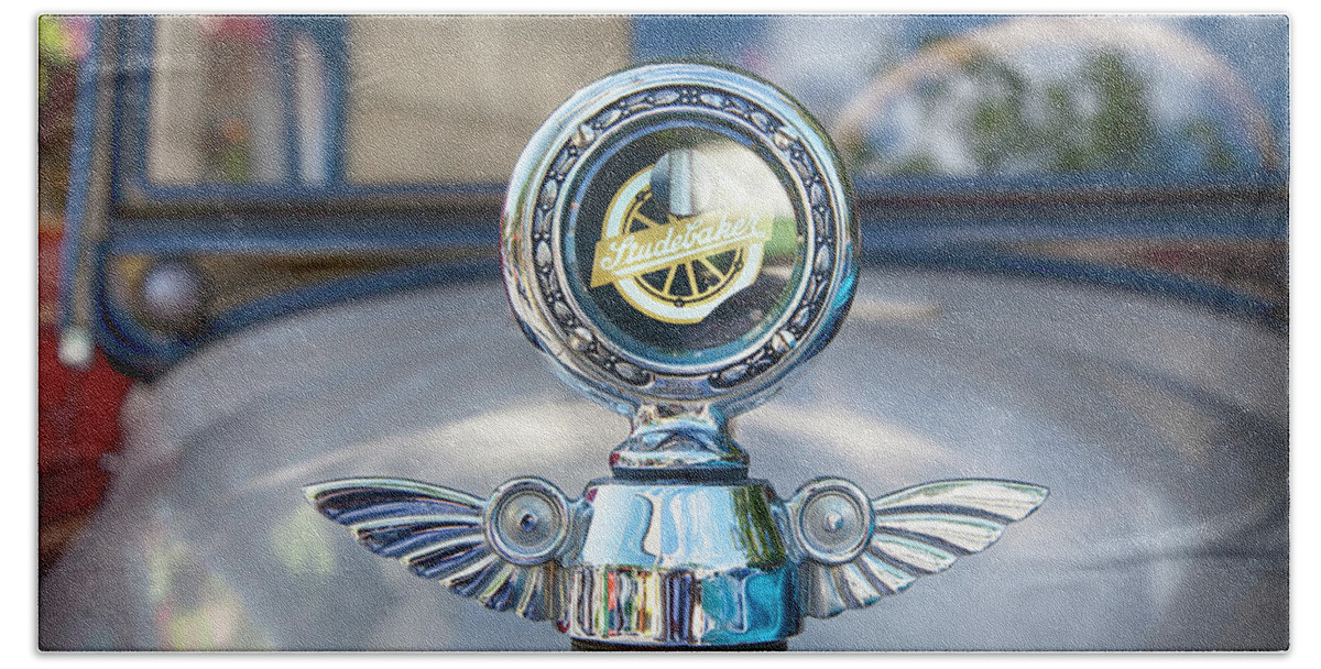 Old Cars Beach Towel featuring the photograph 1925 Studebaker by Theresa Tahara