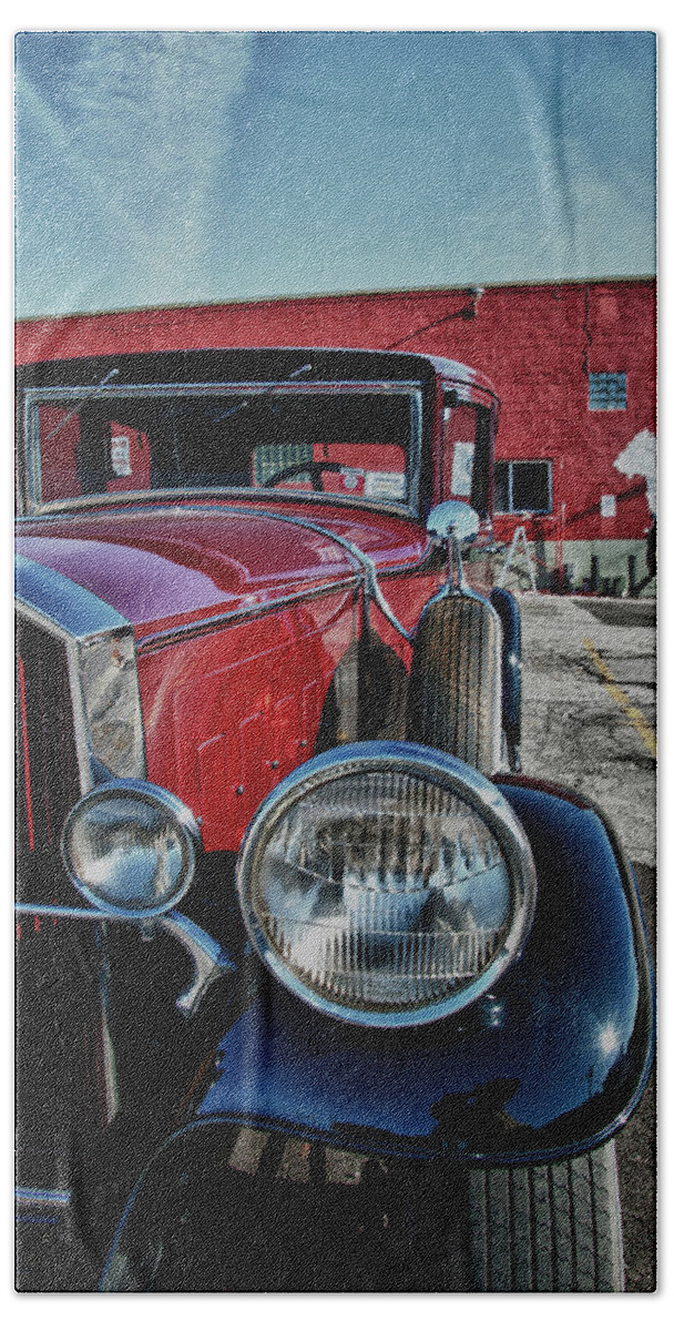 Antique Car Beach Towel featuring the photograph 1931 Pierce Arow 3473 by Guy Whiteley