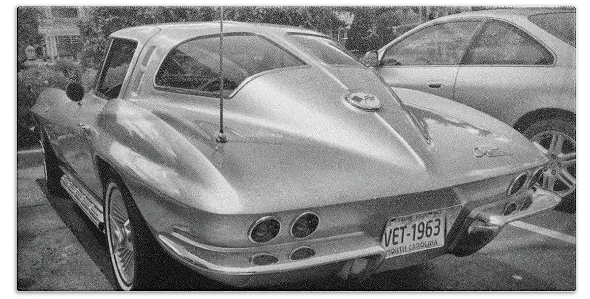 1963 Corvette Split Rear Window Coupe Beach Sheet featuring the photograph 1963 Split Rear Window Coupe by Phil Mancuso